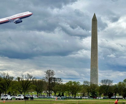 Air Force One über Washington (Montage): Wann kommt das Flugzeug?