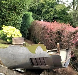 Das Teil: Zuerst aufs Garagendach und dann in den garten.
