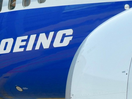 Flieger mit Boeing-Logo: Der Hersteller zahlt an Hinterbliebene.