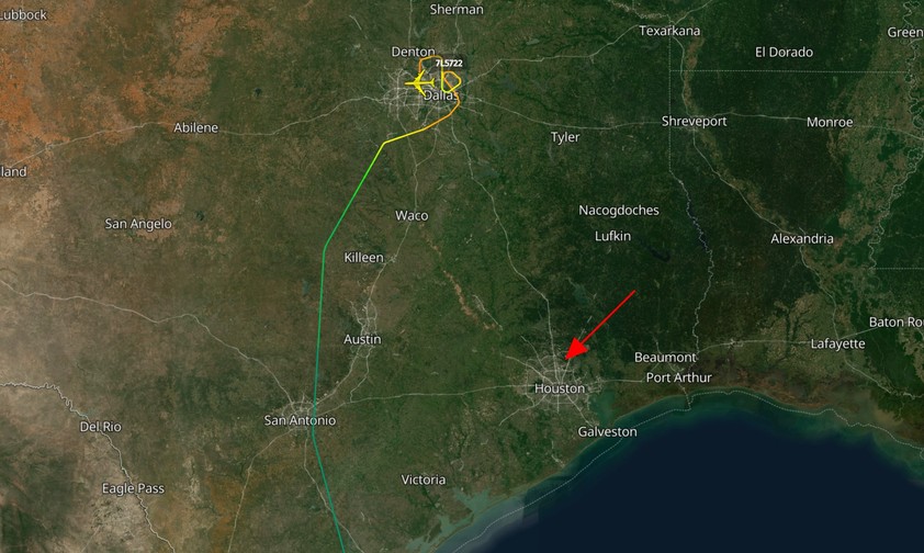 Der Flugverlauf nach Dallas und das eigentliche Ziel Houston: Der Vorfall wirft viele Fragen auf.