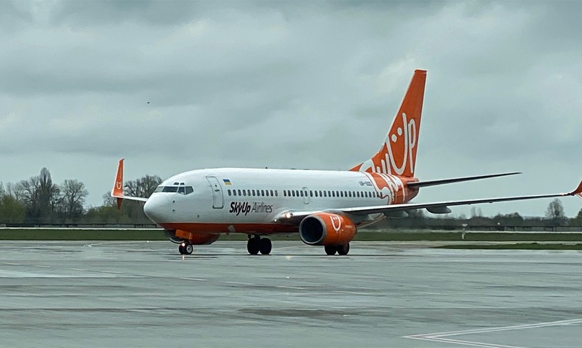 Boeing 737 von Sky Up: Eine Maschine steht weiterhin am Flughafen Kyiv.