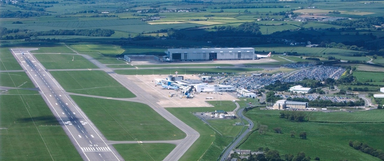 Cardiff Airport aua der Luft: Die Regierung will die Passagierzahlen deutlich ausbauen.