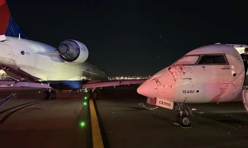 Große Schäden an beiden Flugzeugen: Die beiden Bombardier CRJ 900 nach der Kollsion.