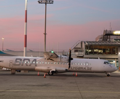 ATR-72 von Braathens am Flughafen Linz: Die Airline führt für Austrian Airlines die Flüge nach Grankfurt durch.