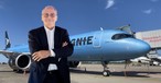 La-Compagnie-Chef Christian Vernet vor einem Airbus A321 Neo: Künftig folgt auch mindestens ein A321 XLR.