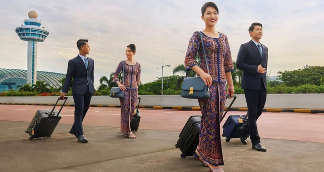 Kabinencrews von Singapore Airlines: Die Sandalen verschwinden.