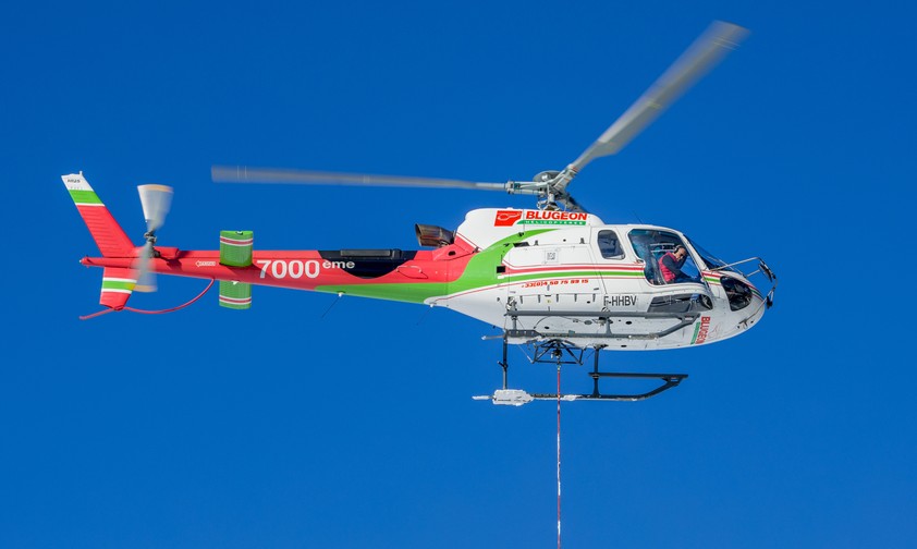 Der Retter an der Arbeit. Der Airbus Helicopters H125 ...