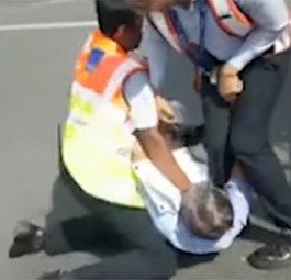 Aufnahmen vom Flughafen Delhi: Wer provoziert wen?