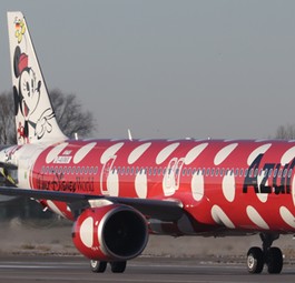 Der Airbus A321 Neo im Minnie-Mouse-Design.