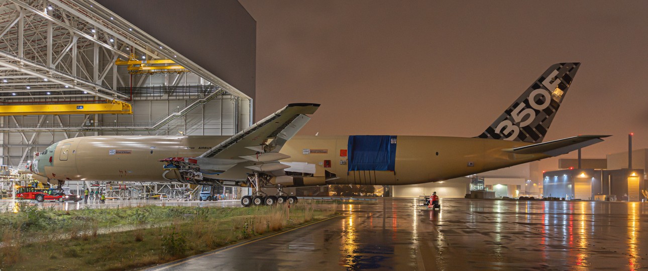 In der Produktion (hier im November 2025): Einer der beiden Airbus A350 F, die als Testflieger dienen werden.