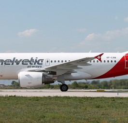 Der Airbus A319 mit der alten Registrierung, aber schon im Kleid von Helvetic: Doch noch nach Zürich.