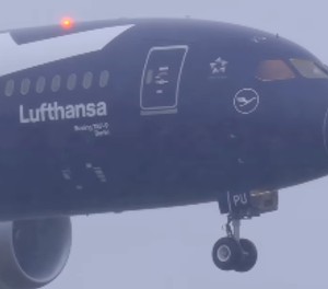 Boeing 787-9 von Lufthansa: das Flugzeug trägt die Jubiläums-Lackierung.