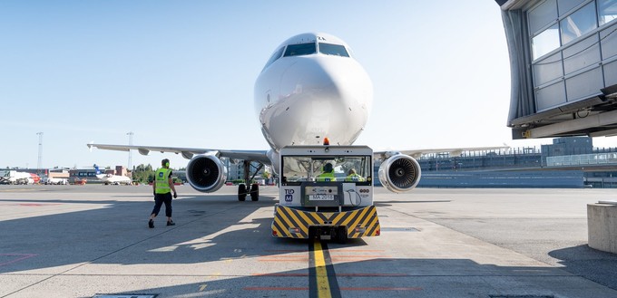 Pushback von Menzies Aviation.