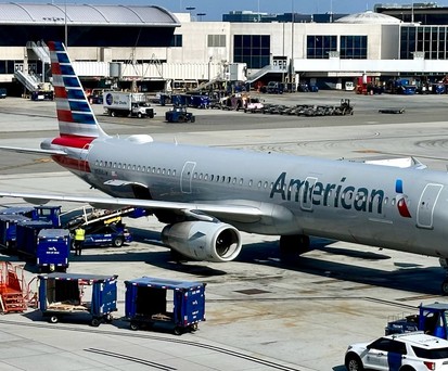 Airbus A321 von American Airlines am Flughafen Los Angeles: Kleinere Fluglinien werfen den vier großen fehlenden Wettbewerb durch deren Bonusprogramme vor.