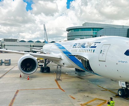 Boeing 787 von El Al: Holte Landsleute gratis in den Niederlanden ab.