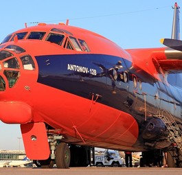 Antonov An-12B vo Cavok Airlines: Robuster Hochdecker.