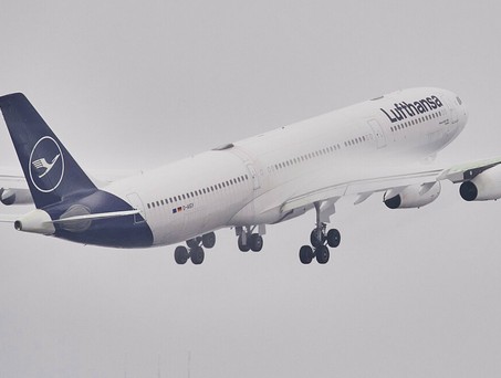 Airbus A340-300 von Lufthansa (Symbolbild): Ein solches Flugzeug verursachte die Verspätung.