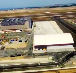 Three aircraft starting at the same time: three runways make it possible.