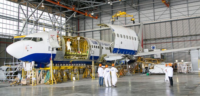 Umbau einer Boeing 737 zum Frachter durch Israel Aerospace Industries.