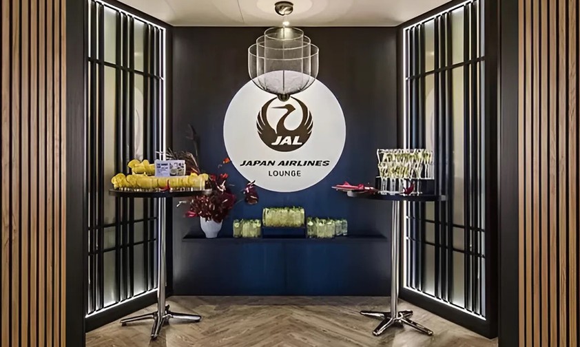 Eingang der Japan Airlines Lounge im Anfield Stadium: Aufenthalt für Fußballfans.