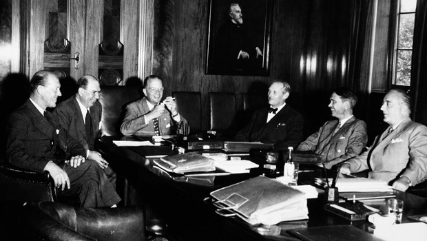 Im August 1946 unterzeichneten Prinz Axel von Dänemark, Thomas S. Falck, Per Kampmann, Marcus Wallenberg, Thomas Olsen und Carl Florman in Stockholm den Gründungsvertrag.