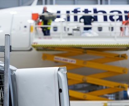 Jet von Lufthansa: Der Konzern strukturiert um.