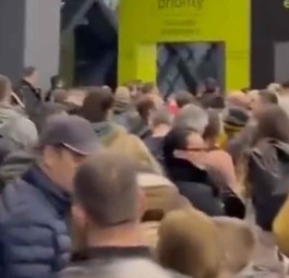 Chaos am Flughafen Belgrad: Am 21. Januar mischten sich ankommenden und abfliegende Reisende und alle mussten nochmal durch die Sicherheitskontrolle