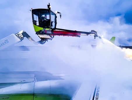 Air Baltic A220 Enteisung