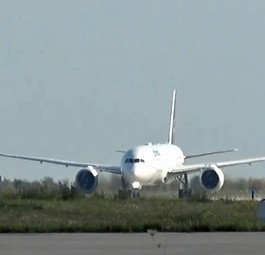 Lufthansa übt mit der Boeing 787 in Leipzig