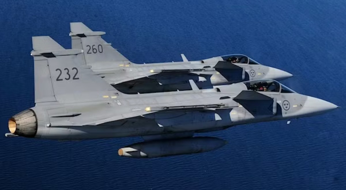 Saab JAS 30 Gripen Das Akronym steht für Jakt, Attack och Spaning (Jagd, Angriff und Aufklärung) 