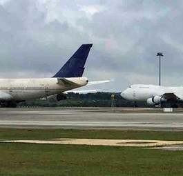 Zusammen mit TF-ARH stehen die Jumbo-Jets am Flughafen von Kuala Lumpur seit Jahren herum.