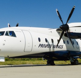 Dornier 328 von Private Wings: Die Maschine hat soeben eine neue Lackierung erhalten.