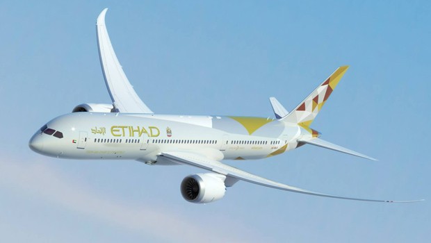 Zum Start ihrer A380 und Dreamliner führte Etihad ein stark verändertes Erscheinungsbild vor. Vor allem die Farbmuster am Heck sind auffällig und modern. Sie sollen die Farben des Sandes in der Wüste symbolisieren.