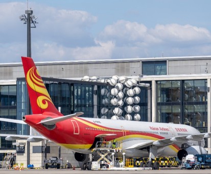 Hainan-Airlines-Jet am BER: Flug nach Dalian.