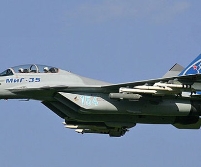 Russischer Jet in der Luft: Die Kampfflugzeuge könnten für Passagiermaschinen gefährlich werden, warnt die NATO.