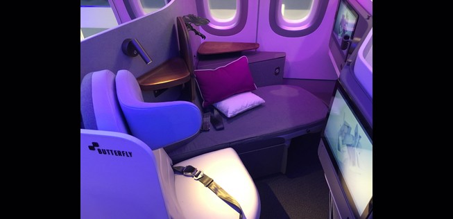 Der Umbau zur Business Class dauert nur Sekunden. Möglichkeit eins besteht aus einem Sitz und einer Ablagefläche.
