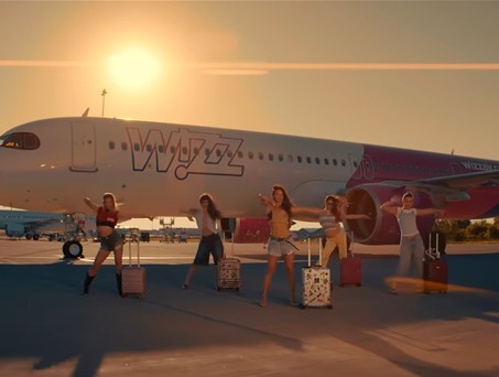 INNA und Wizz Air: Das Video zu Wizz Away wurde am Flughafen Bukarest gedreht.