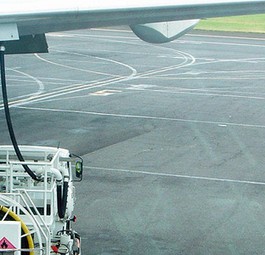 Betankung eines Fliegers: Die Airlines haben Angst, dass es in New York zu Knappheiten kommt.