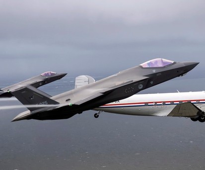 F-35 der niederländischen Luftwaffe und DC-3: Letzter Abschiedsgruß.