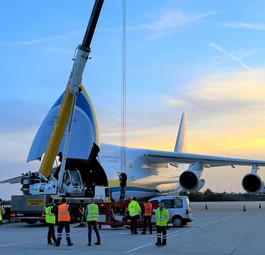 Die Antonov An-124 bei der Beladung in Luxemburg: Der Jet ...
