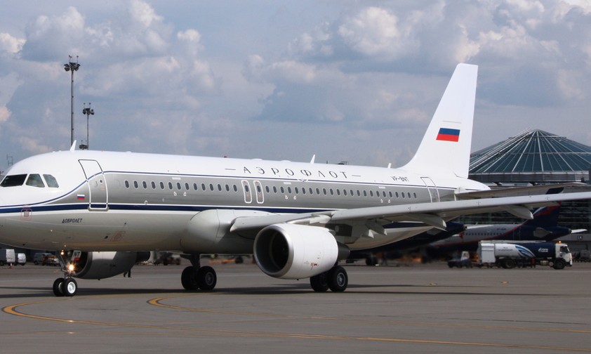 Der Airbus A320 mit Retrobemalung und dem Kennzeichen RA-73753, hier zu sehen im Jahr 2020, damals noch als VP-BNT.