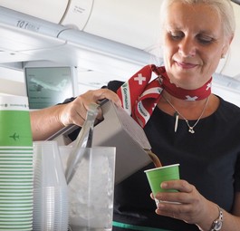 Flugbegleiterin von Germania Flug: Der Flugplan wurde ausgedünnt.