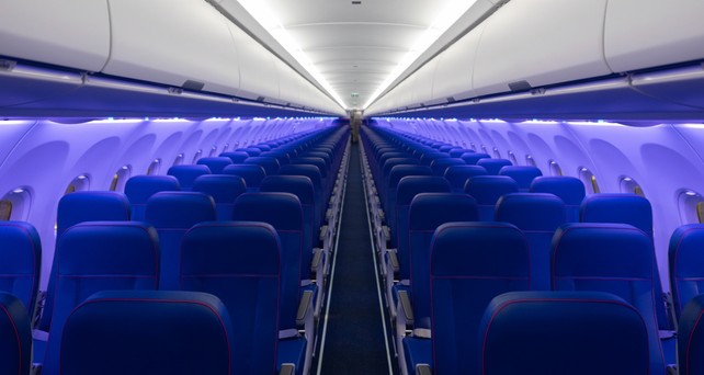 Kabine von Wizz Air: Der Service wird nur in der ersten Reihe angeboten.