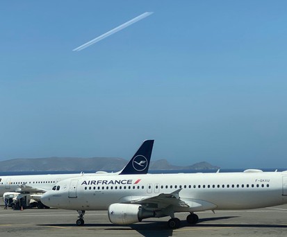 Flieger von Lufthansa und Air France: Die europäischen Airlines beklagen sich über die Slot-Regeln.