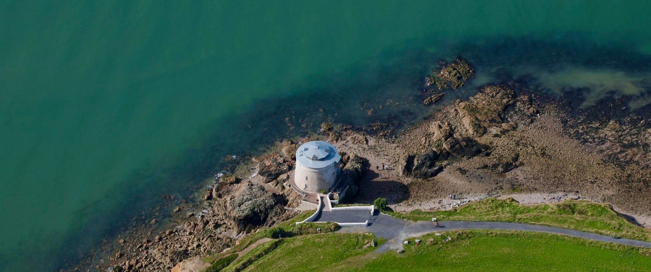 Der Martello Tower von Sutton liegt am Meer