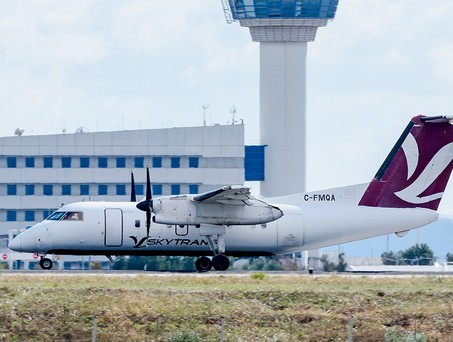 Die Dash 8-100 auf dem Zwischenstopp in Athen: Eine lange Reise quer durch die Welt.