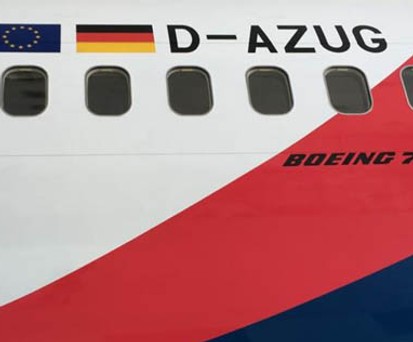 Boeing 737 mit der Registrierung D-AZUG: Steht zurzeit in Antalya.