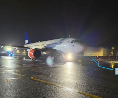 Airbus A320 Neo von SAS: Das Flugzeug nach dem es kurz vor dem Flughafenzaun zum Stehen gekommen site:airliners.de. 