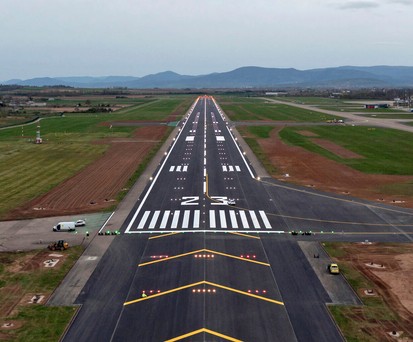 Start und Landebahn des Aéroport de Strasbourg: Wenig los.