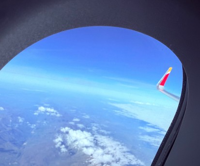 Blick aus Airbus A321 XLR von Iberia: Beim Sonderflug wird die totale Sonnenfinsternis zu sehen sein.